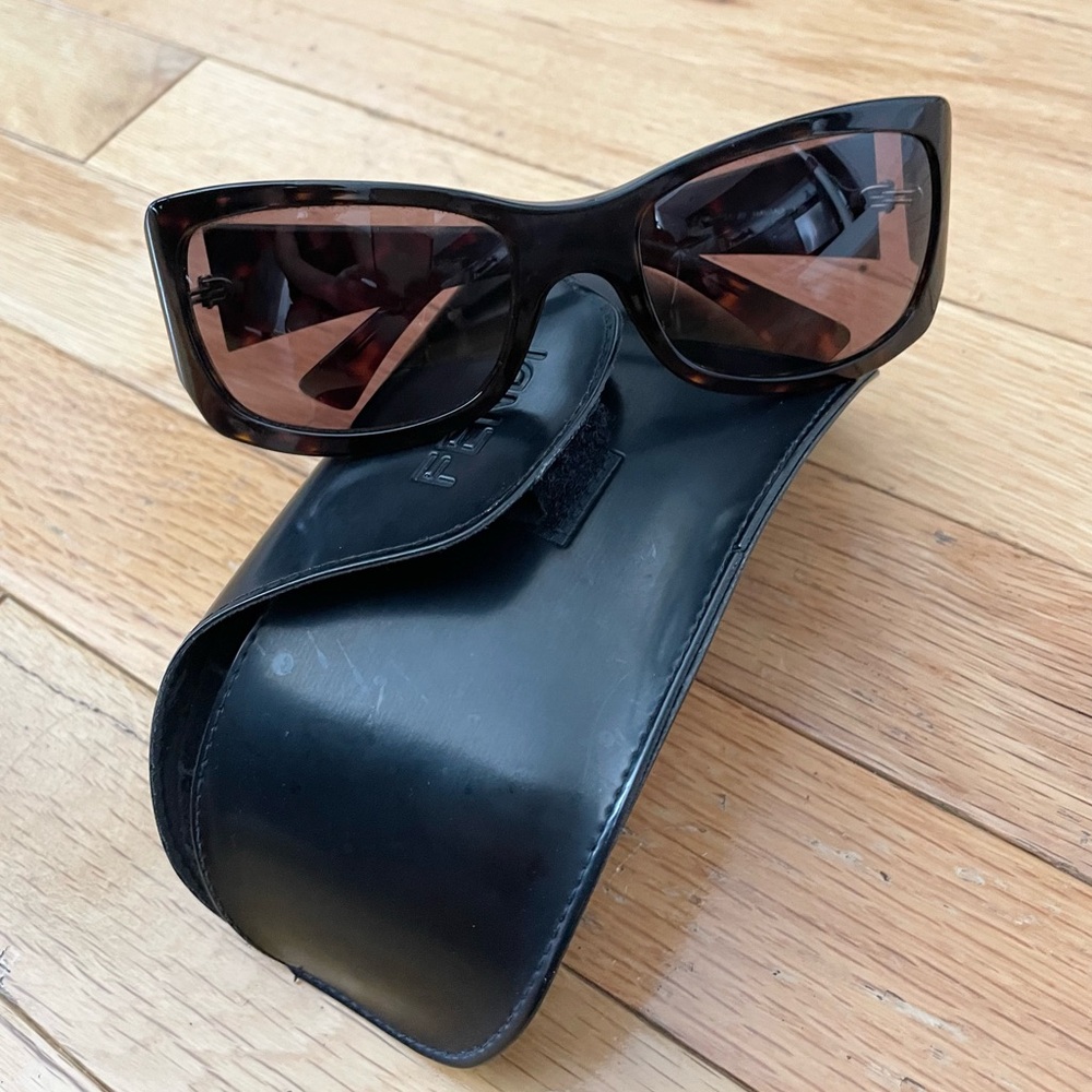 FENDI Tortoise Havana Sunglasses - Picture 1 of 5